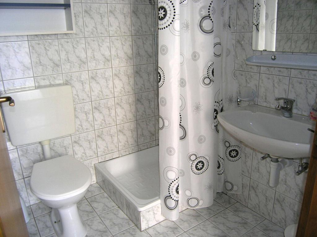 Apartmani Dolencic Krk Town Bagian luar foto