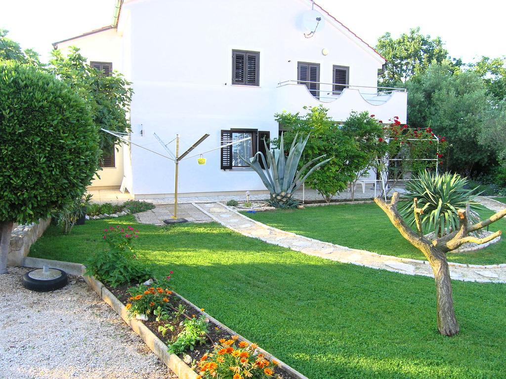 Apartmani Dolencic Krk Town Bagian luar foto