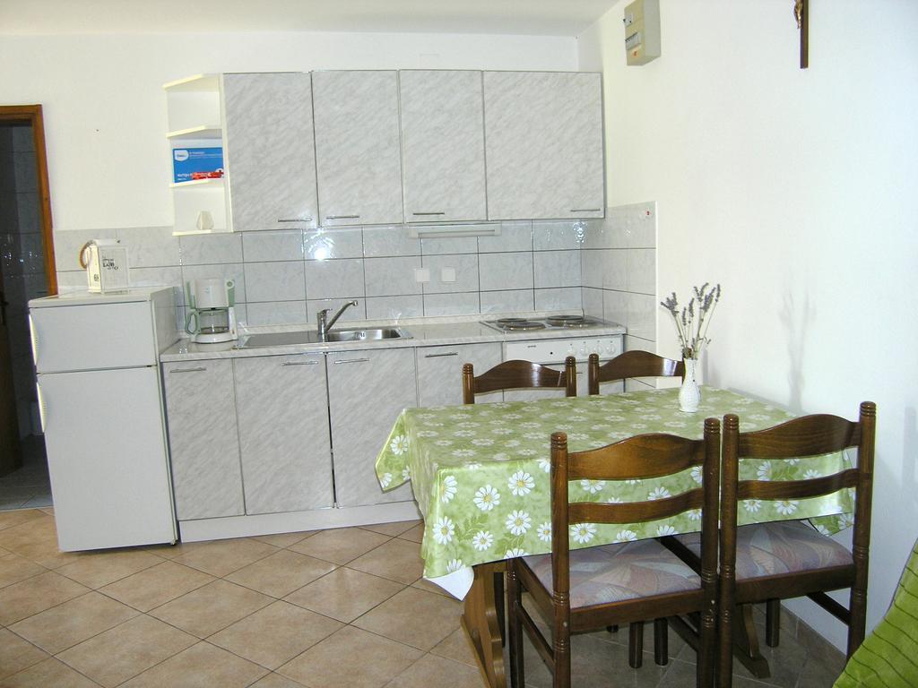 Apartmani Dolencic Krk Town Bagian luar foto