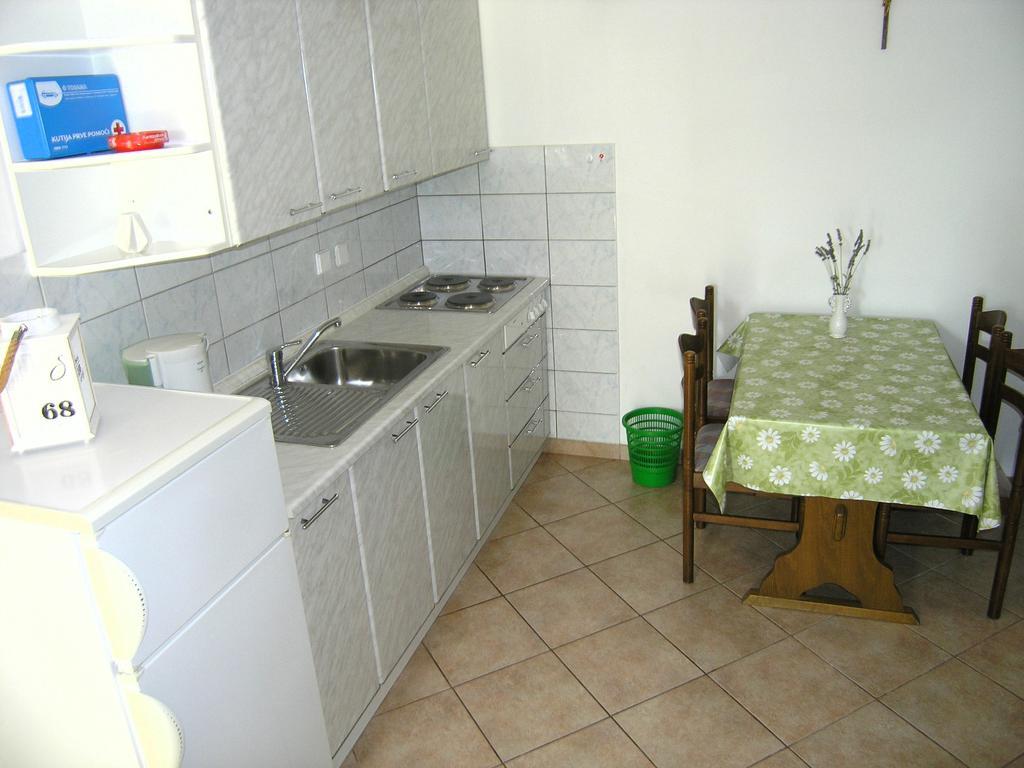 Apartmani Dolencic Krk Town Bagian luar foto