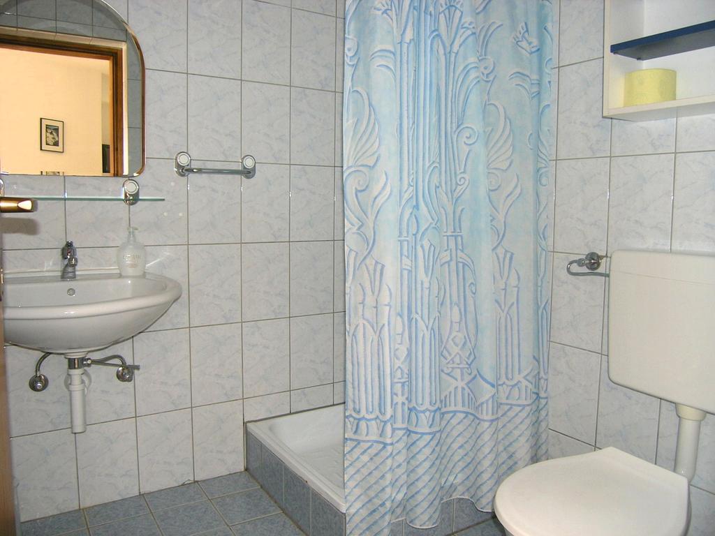 Apartmani Dolencic Krk Town Bagian luar foto