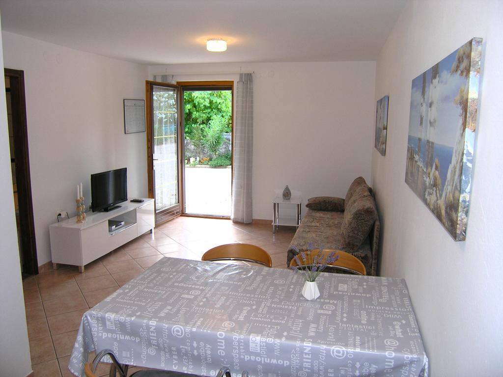 Apartmani Dolencic Krk Town Bagian luar foto