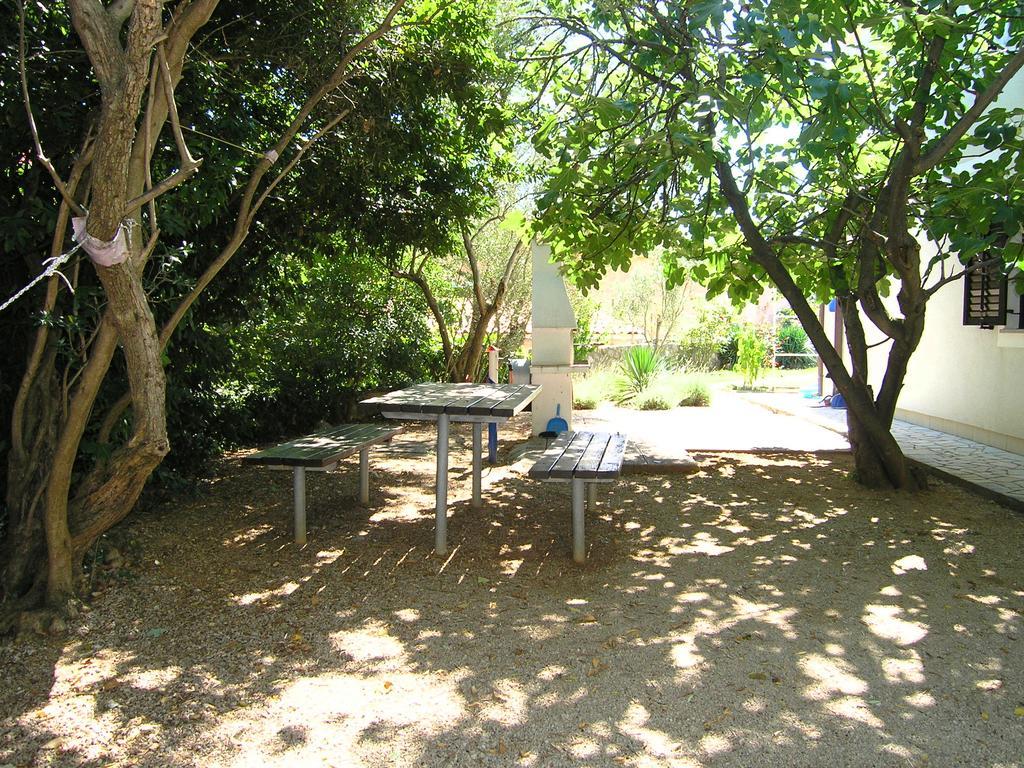 Apartmani Dolencic Krk Town Bagian luar foto