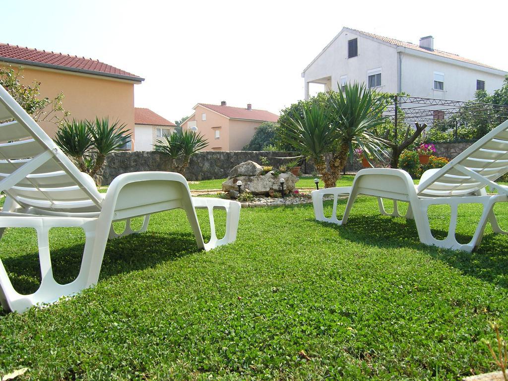 Apartmani Dolencic Krk Town Bagian luar foto