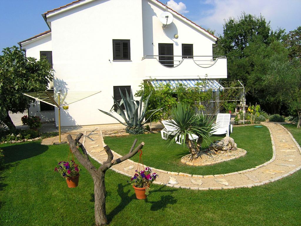 Apartmani Dolencic Krk Town Bagian luar foto
