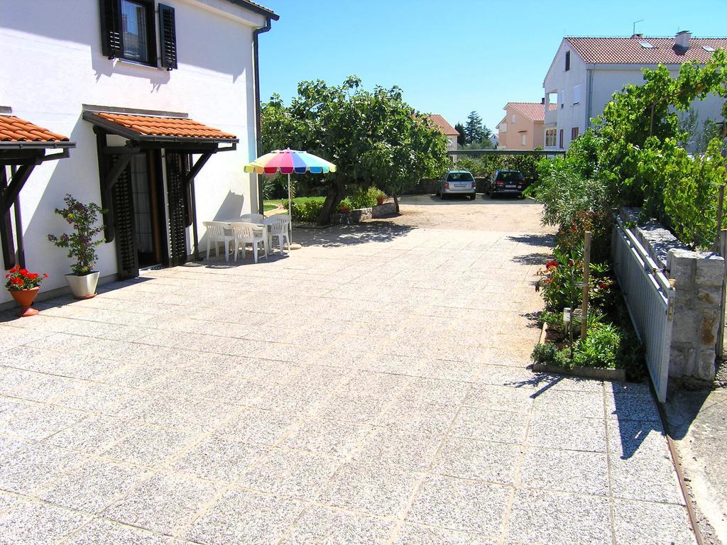 Apartmani Dolencic Krk Town Bagian luar foto