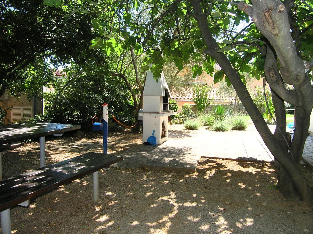 Apartmani Dolencic Krk Town Bagian luar foto