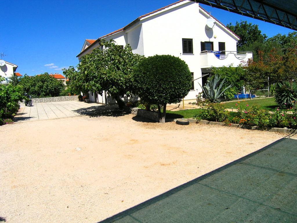 Apartmani Dolencic Krk Town Bagian luar foto
